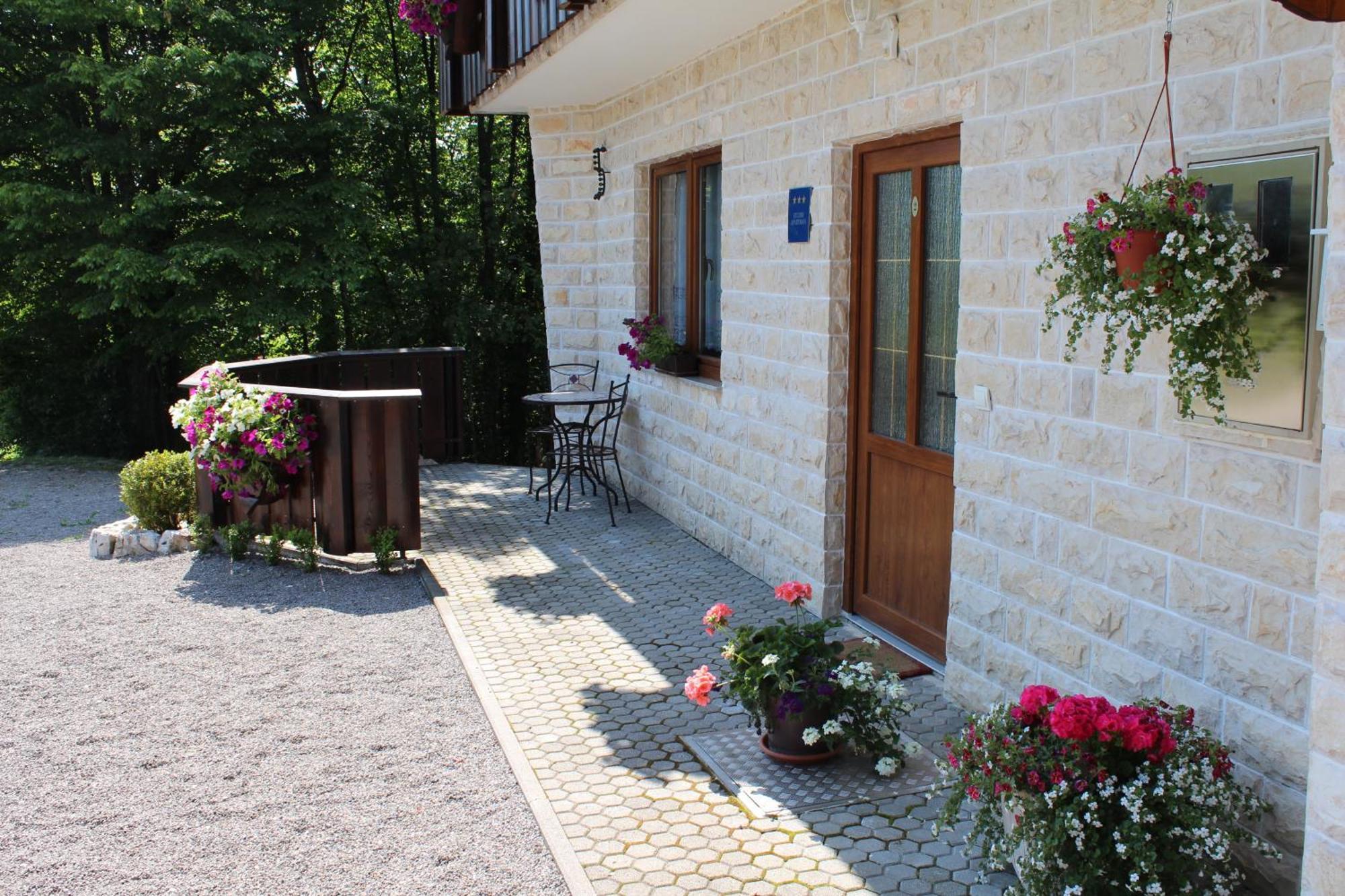 Apartments Bramado Selište Drežničko Zimmer foto
